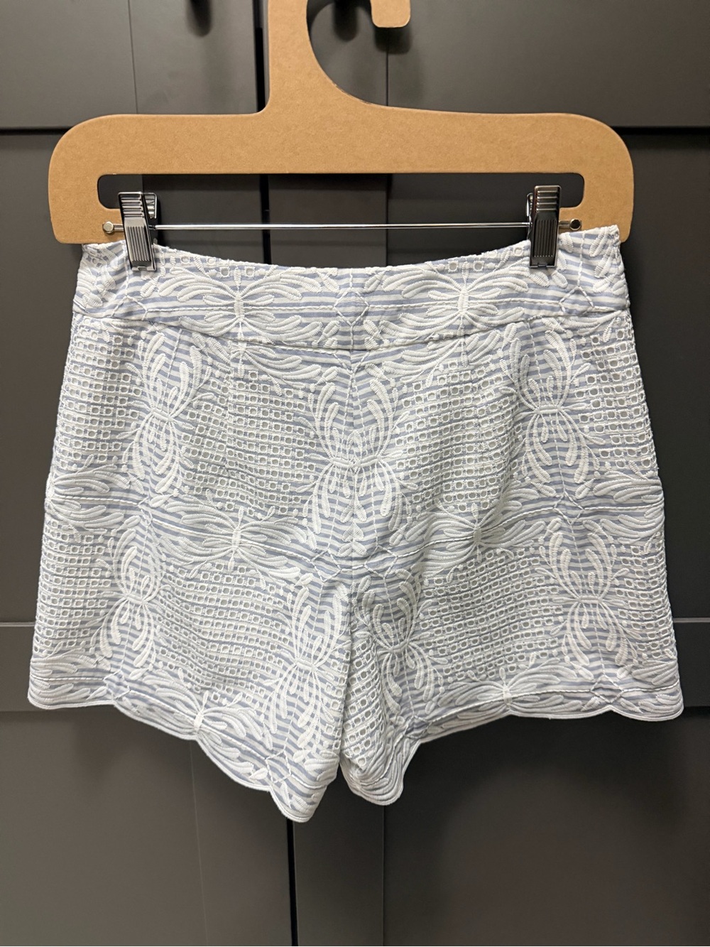 Veronica Beard White Lace High-Rise Embroidered Shorts - Picture 4 of 5